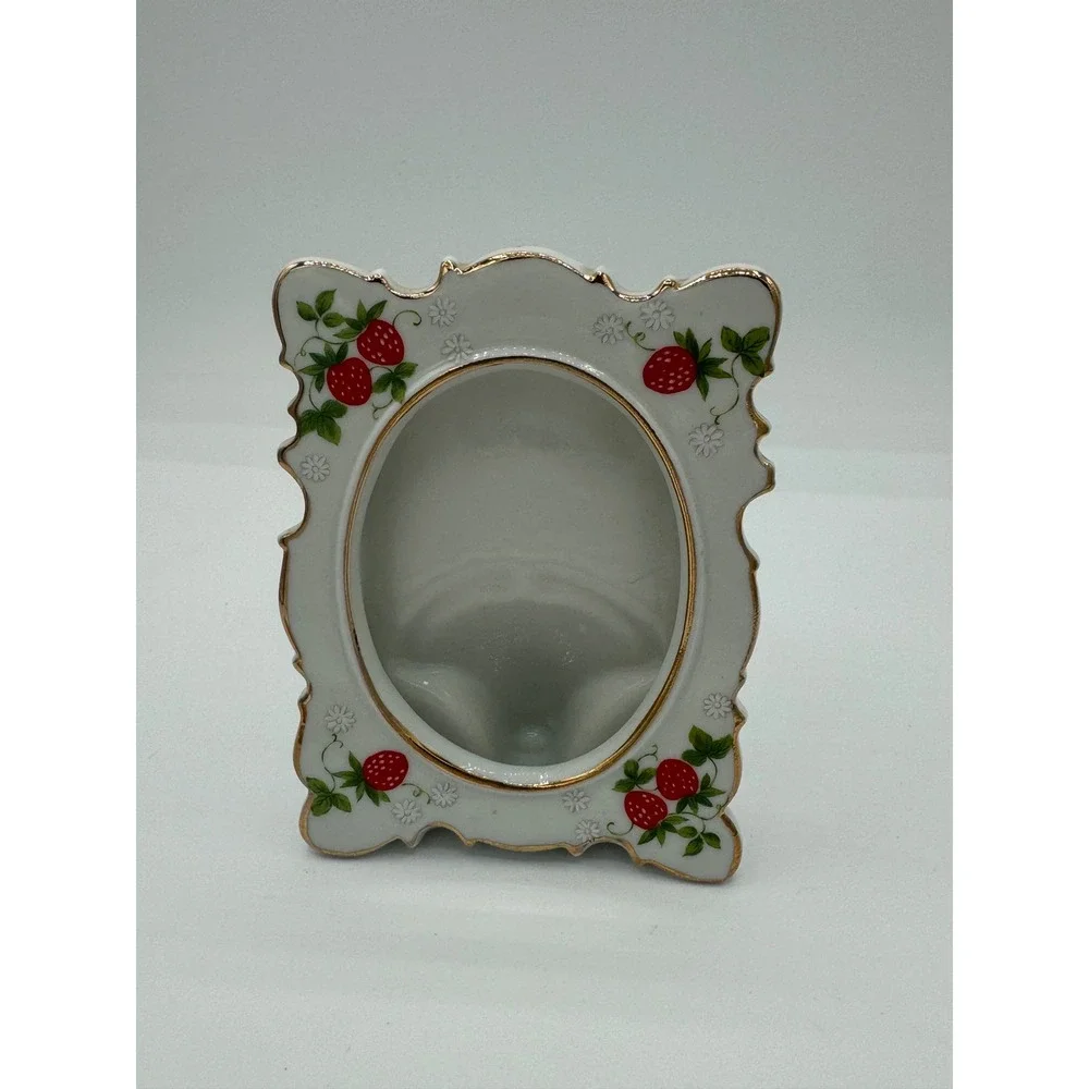 Vintage Enesco Japan Ceramic Strawberry Picture Frame Gold Trim Small Oval White
